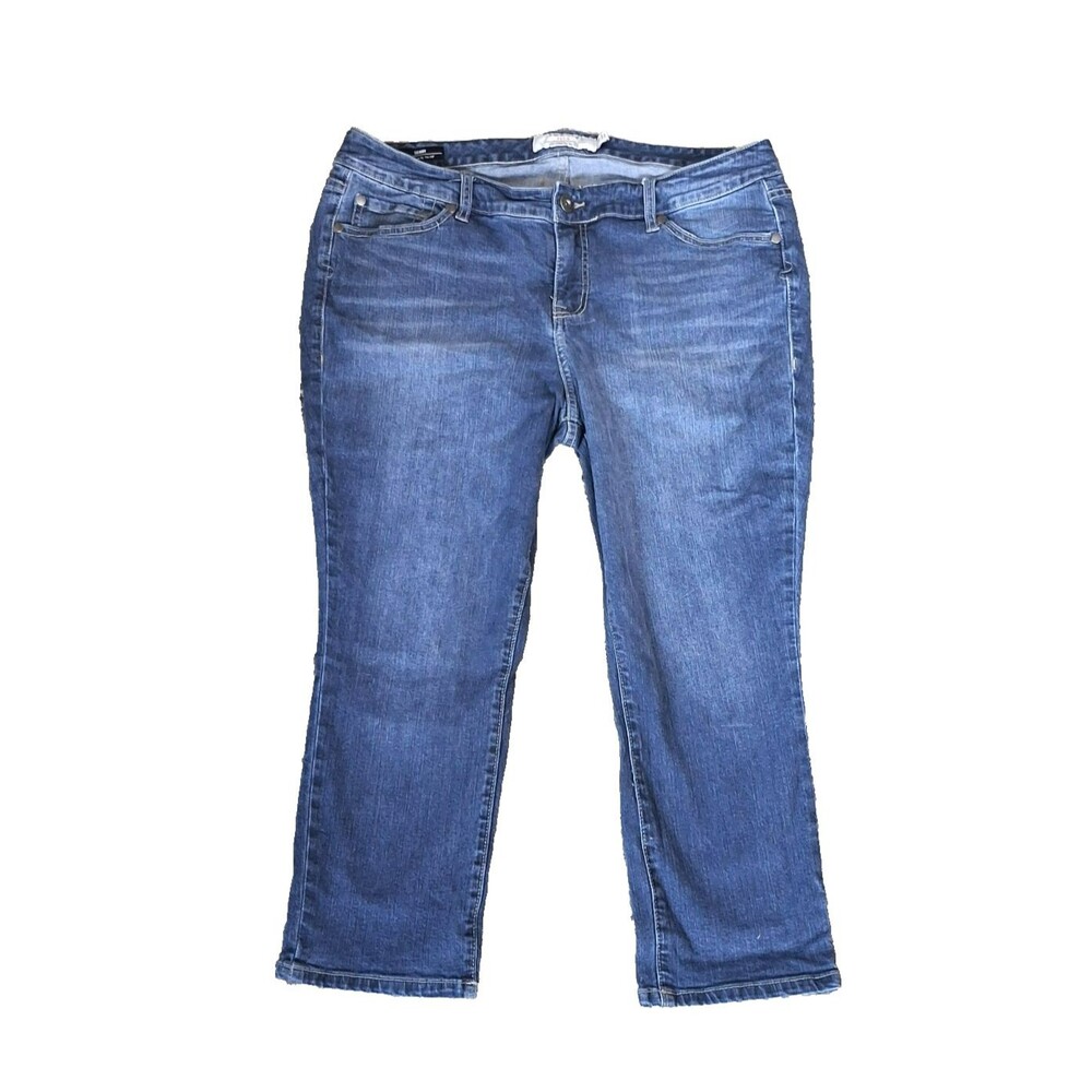 Torrid Mid Rise Skinny Capri Denim Jeans Medium Wash Stretch Distressed Crop 18